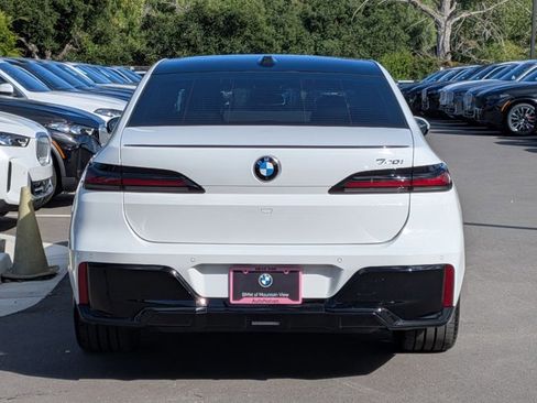 Used 2025 BMW 740i image 7