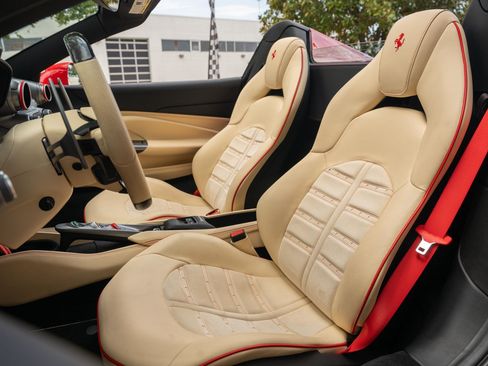 Used 2023 Ferrari F8 Tributo RWD image 30