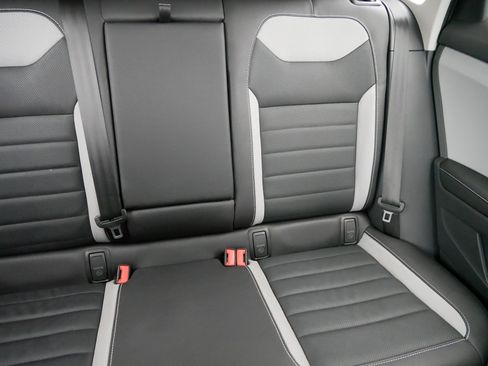 Used 2024 Volkswagen Taos SEL image 14