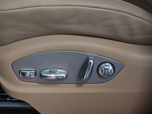 Certified 2025 Porsche Macan image 34