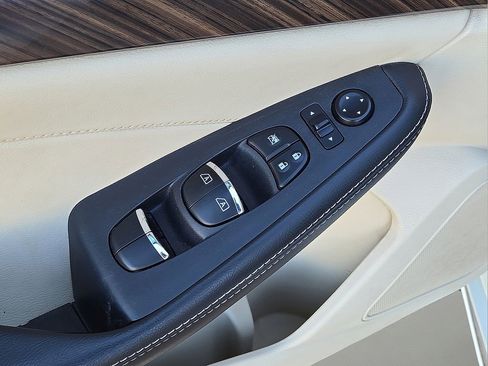 Used 2016 Nissan Maxima Platinum w/ Interior Lighting Package image 21