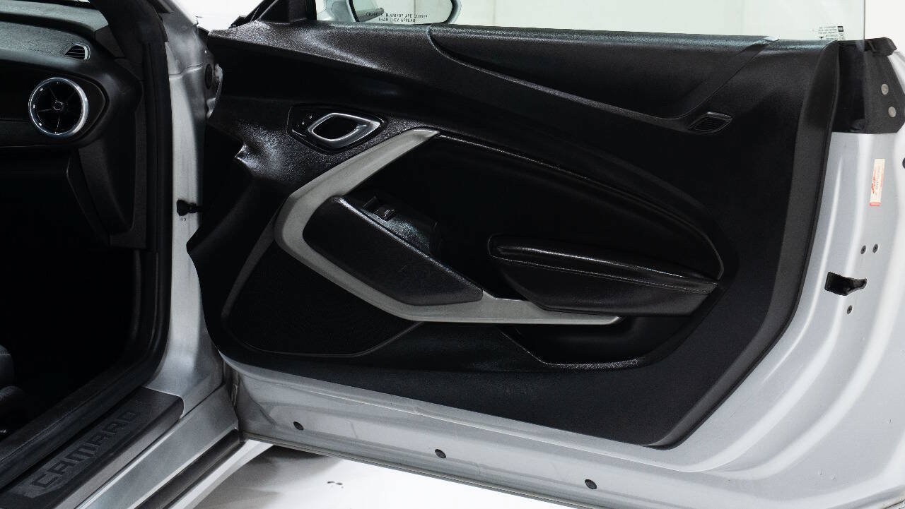 Used 2017 Chevrolet Camaro SS RWD image 20