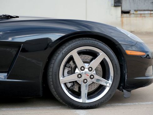 Used 2007 Chevrolet Corvette Convertible w/ Preferred Equipment Group RWD image 27
