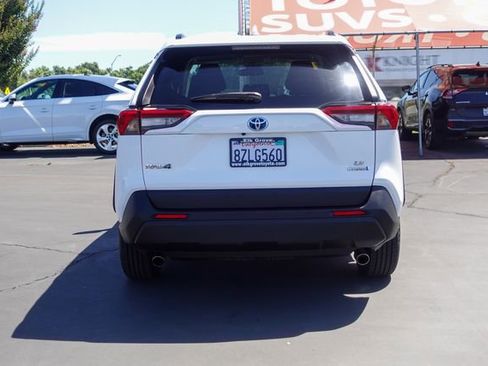 Certified 2021 Toyota RAV4 LE AWD/4WD image 9