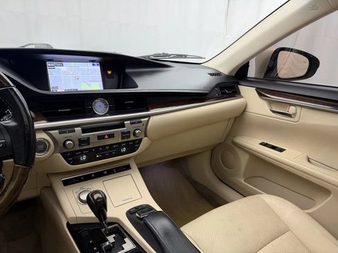 Used 2015 Lexus ES 350 w/ Luxury Package FWD image 18