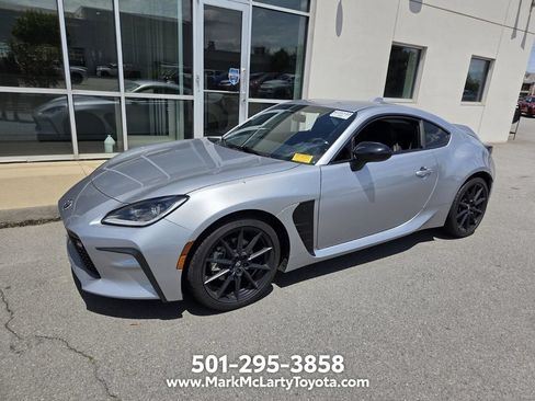 Used 2023 Toyota GR86 Premium w/ ALL Weather Mat Package (TMS) RWD image 10