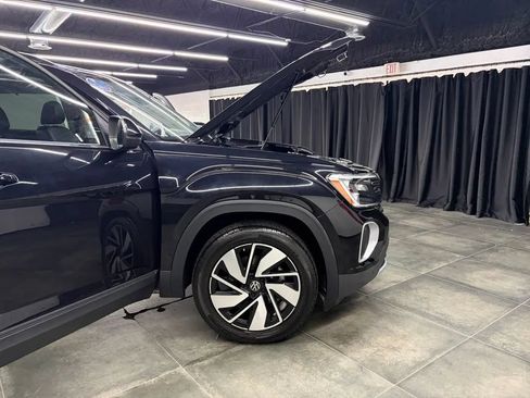 Used 2025 Volkswagen Atlas SE AWD/4WD image 36