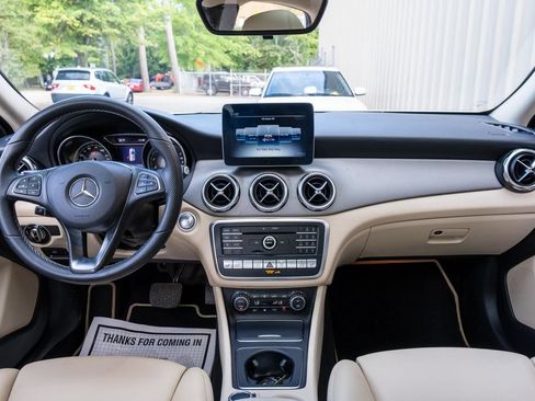 Used 2019 Mercedes-Benz GLA 250 4MATIC image 22
