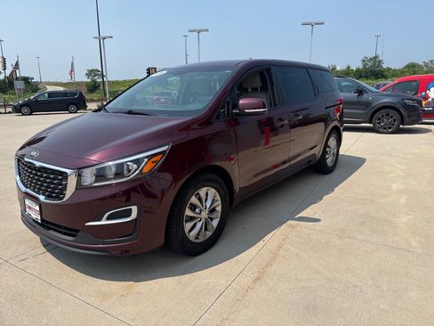 Used 2020 Kia Sedona LX FWD image 3