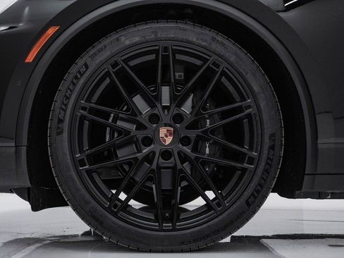 New 2026 Porsche Macan 4 Electric image 13