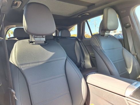 Used 2025 Mercedes-Benz GLC 300 image 27