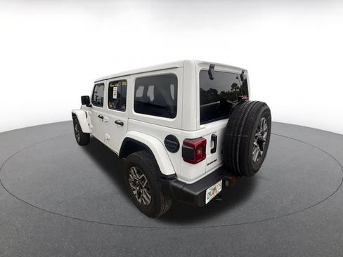 Used 2025 Jeep Wrangler Unlimited Sahara AWD/4WD image 5