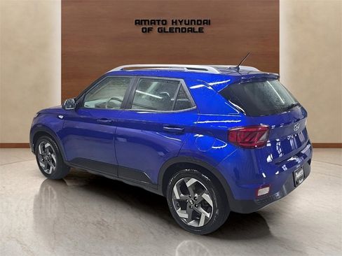 Used 2024 Hyundai Venue SEL image 4