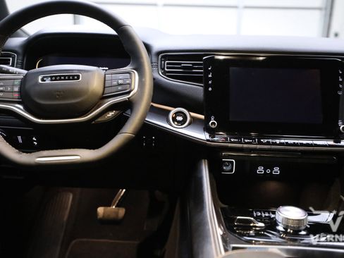 Used 2024 Jeep Wagoneer Base 4x4 w/ HD Trailer Tow Package image 19