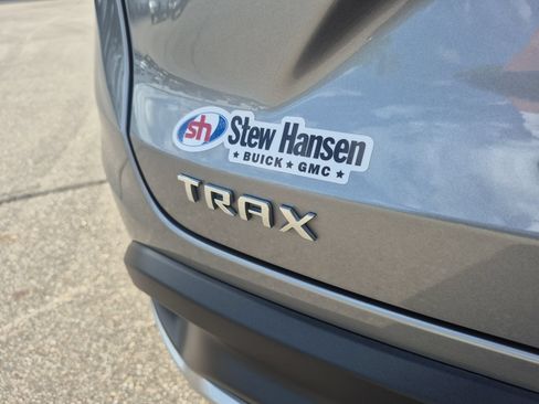 Used 2024 Chevrolet Trax LT w/ Sunroof Package FWD image 30