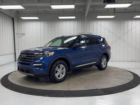 Used 2021 Ford Explorer XLT w/ Equipment Group 202A AWD/4WD image 4