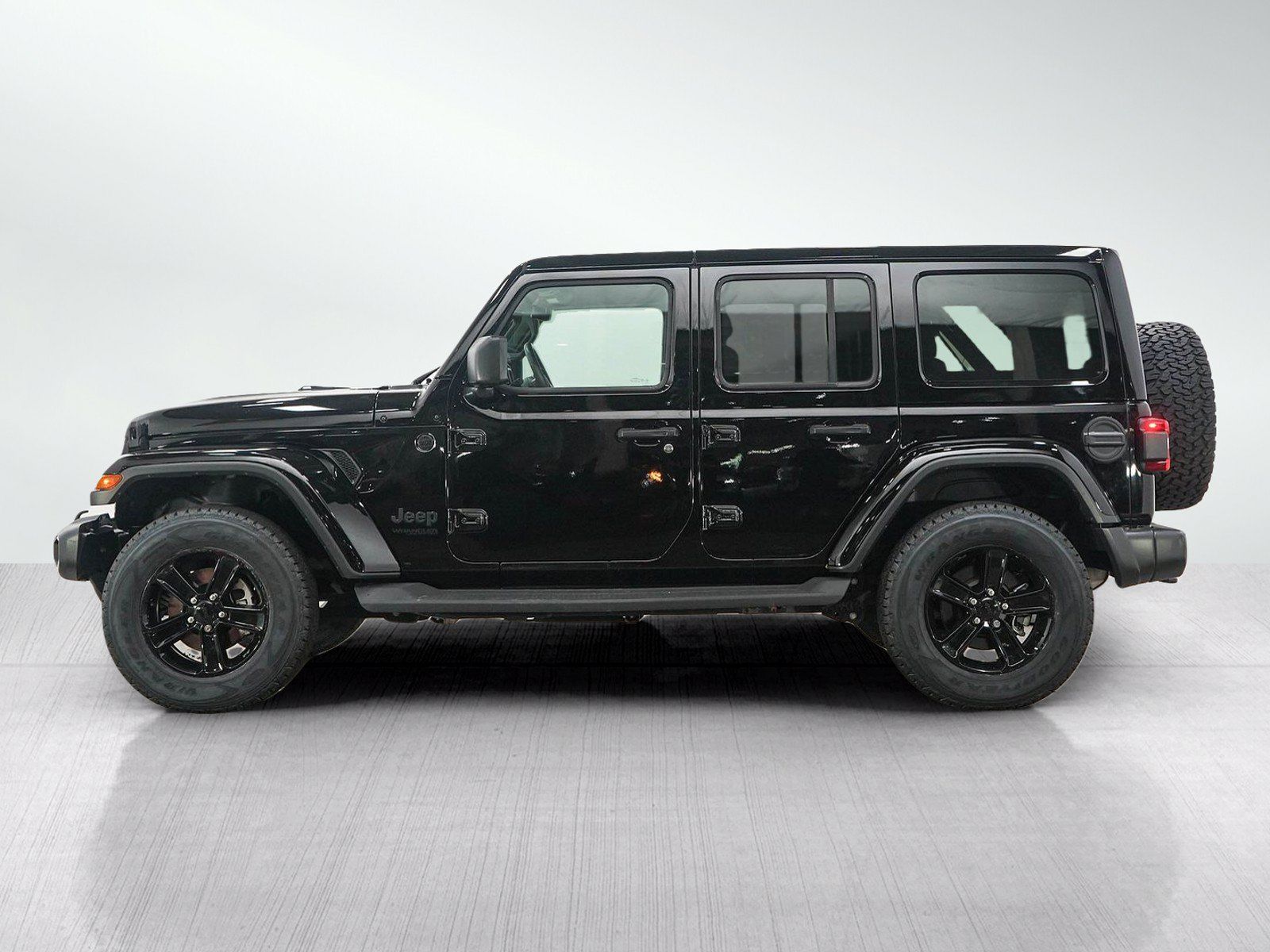Used 2020 Jeep Wrangler Unlimited Sahara AWD/4WD image 2