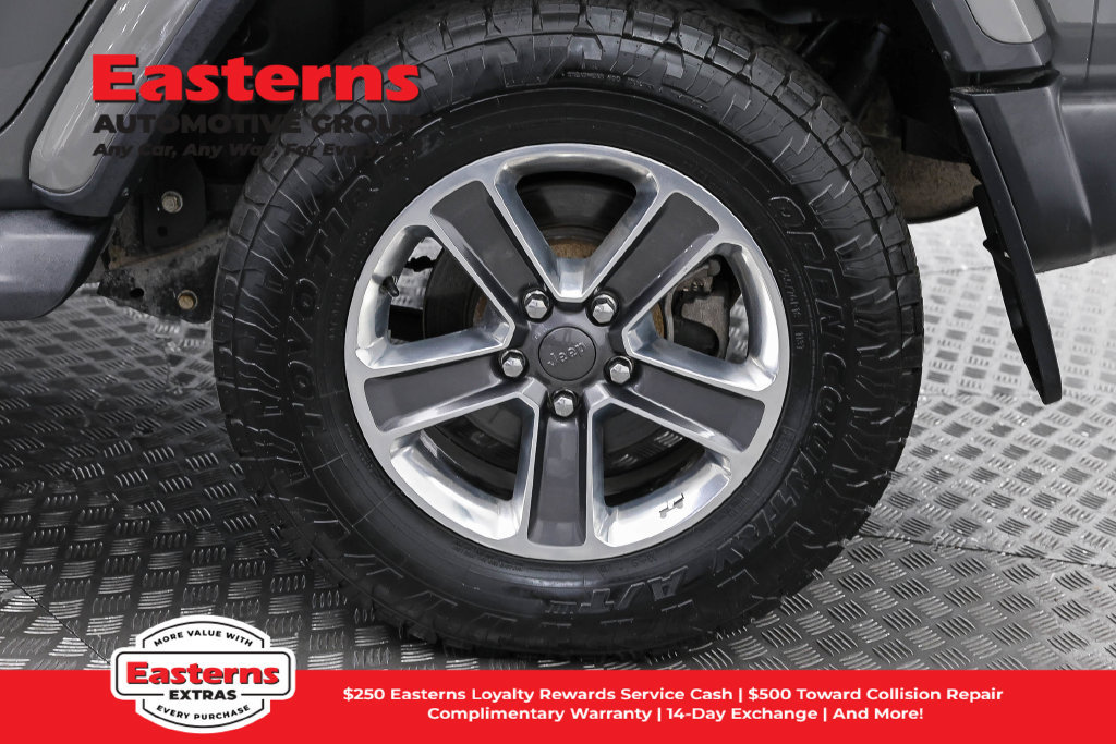 Used 2018 Jeep Wrangler Unlimited Sahara AWD/4WD image 32
