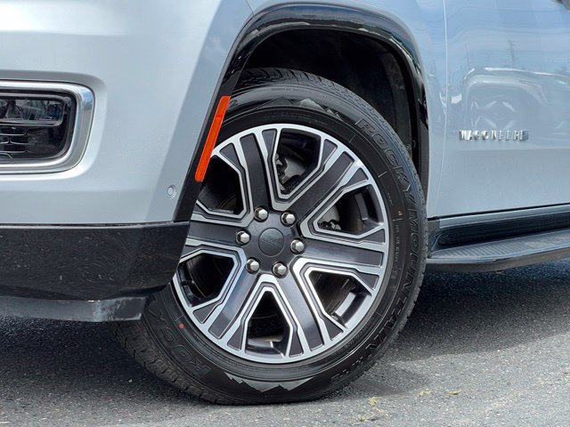 Used 2024 Jeep Wagoneer L Series II w/ Flexible Seating Group AWD/4WD image 2