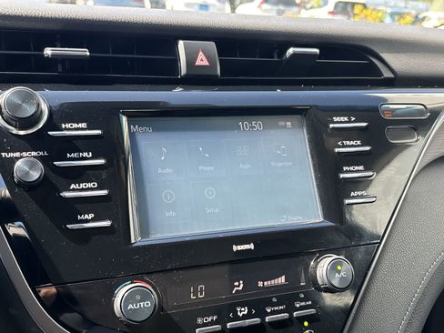 Used 2020 Toyota Camry SE FWD image 19