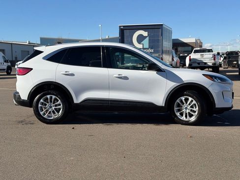 Used 2022 Ford Escape SE image 6