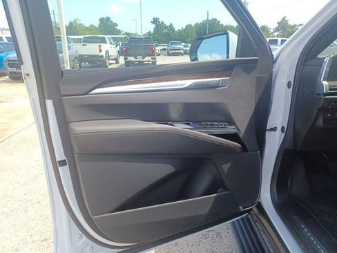 New 2026 Cadillac Escalade Platinum Sport w/ LPO, Floor Liner Package AWD/4WD image 15
