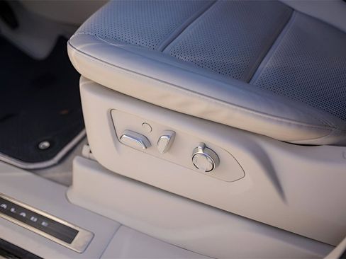 Certified 2024 Cadillac Escalade Premium Luxury Platinum w/ Heavy-Duty Trailer Package image 8