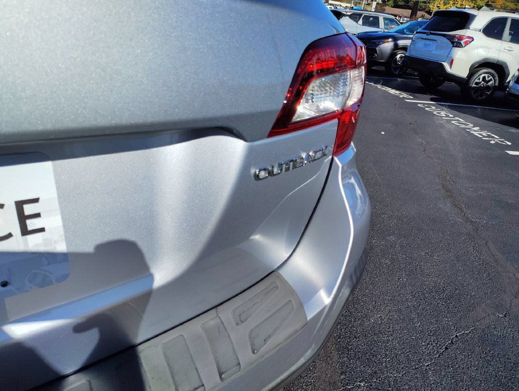 Used 2019 Subaru Outback 2.5i Limited AWD/4WD image 6
