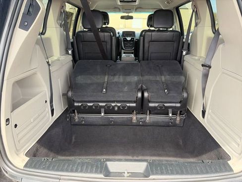 Used 2016 Chrysler Town & Country Touring FWD image 42