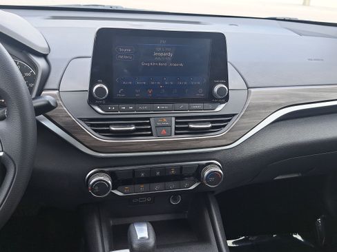Used 2025 Nissan Altima 2.5 SV FWD image 20