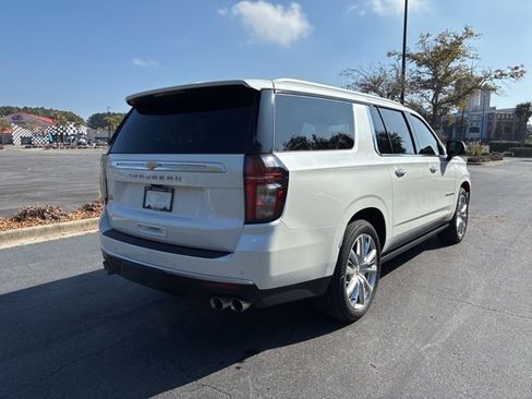 Used 2024 Chevrolet Suburban High Country image 3