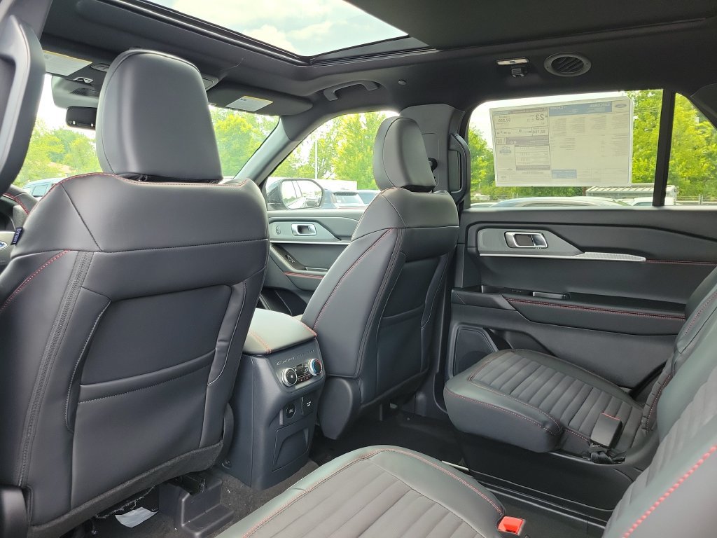 New 2026 Ford Explorer ST-Line w/ ST-Line Street Pack AWD/4WD image 16