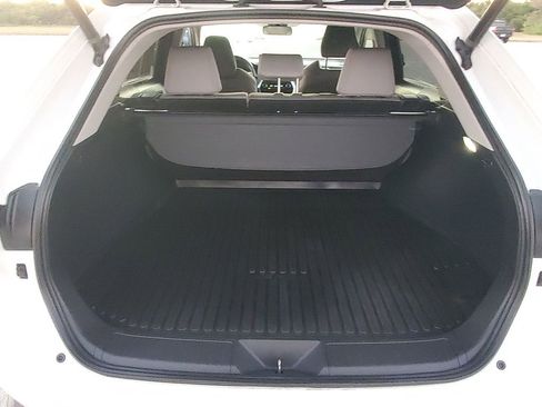 Certified 2022 Toyota Venza LE image 22