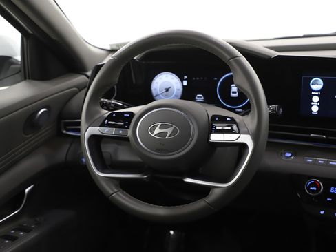 Used 2025 Hyundai Elantra SEL image 14