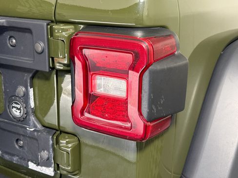 Used 2021 Jeep Wrangler Unlimited Rubicon w/ Uconnect 4C Nav & Sound Group AWD/4WD image 34