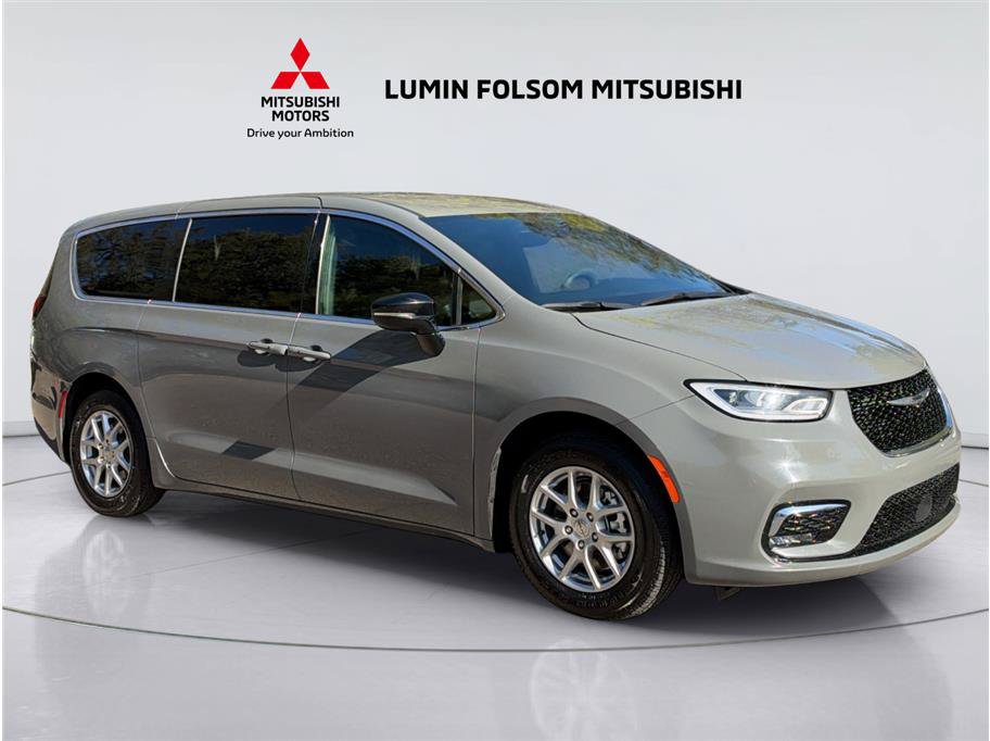 Used 2025 Chrysler Pacifica Select FWD image 7
