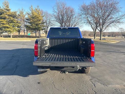 Certified 2025 Toyota Tacoma TRD Off-Road image 11