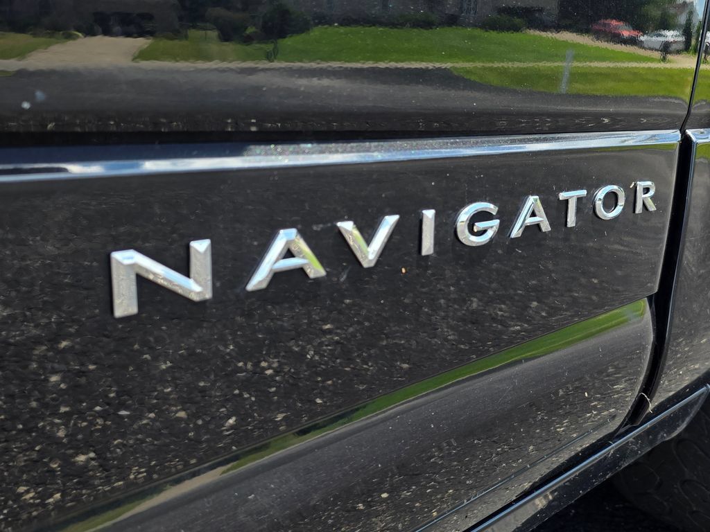 Used 2015 Lincoln Navigator 4WD image 8
