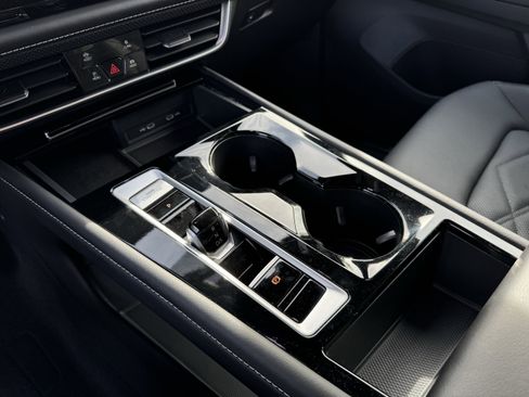 Used 2024 Volkswagen Atlas Cross Sport SE image 29