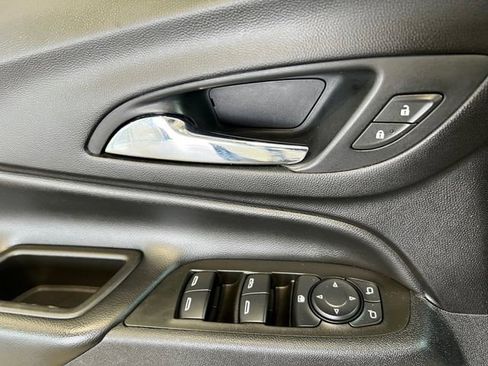 Used 2021 Chevrolet Equinox LT AWD/4WD image 17