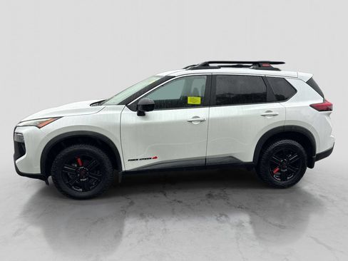 Used 2025 Nissan Rogue SV AWD/4WD image 2
