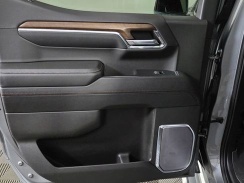 Used 2023 Chevrolet Silverado 1500 High Country w/ High Country Premium Package AWD/4WD image 28