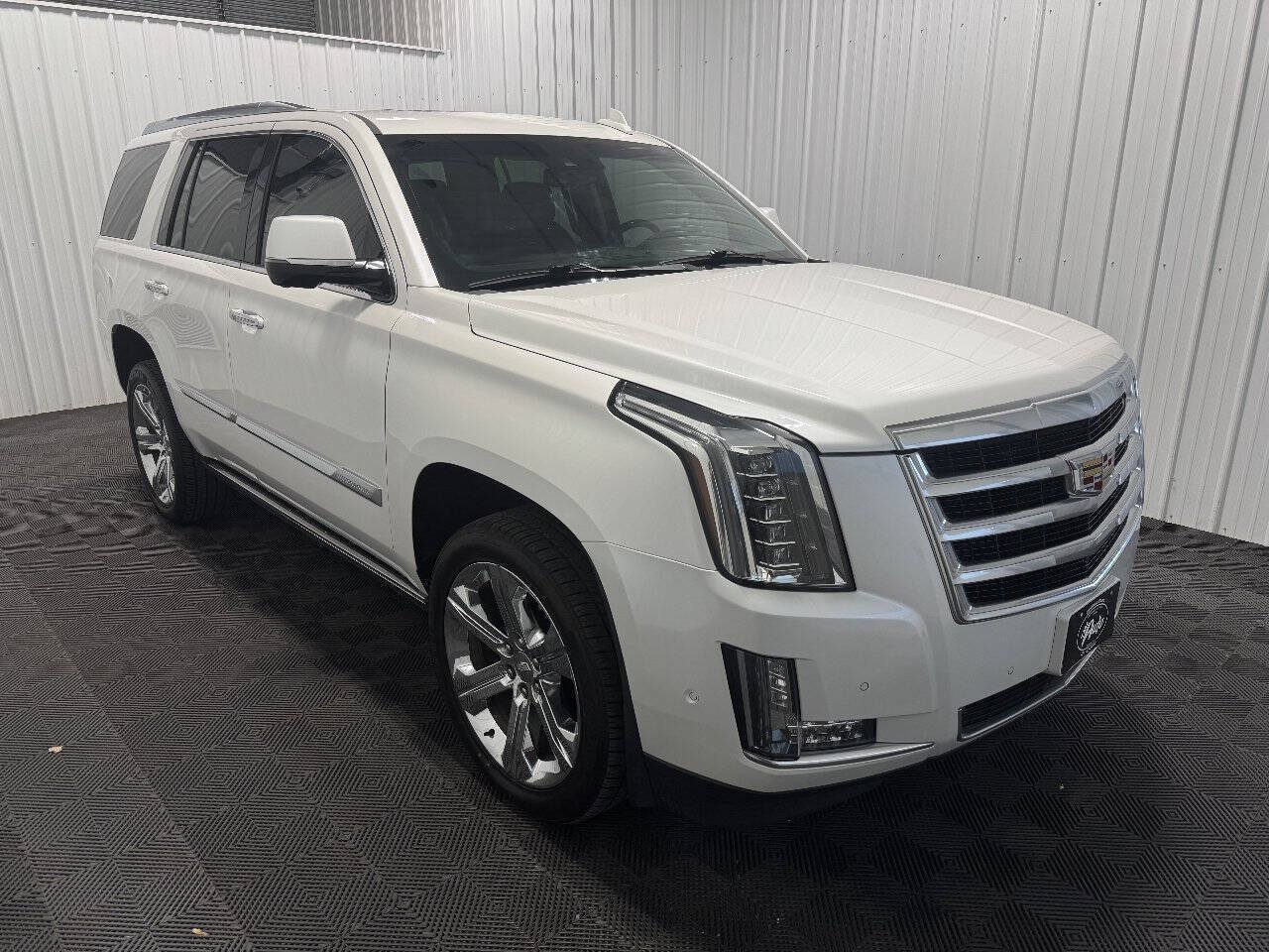 Used 2019 Cadillac Escalade Premium Luxury AWD/4WD image 2