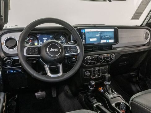 Used 2025 Jeep Wrangler Unlimited Sahara AWD/4WD image 8