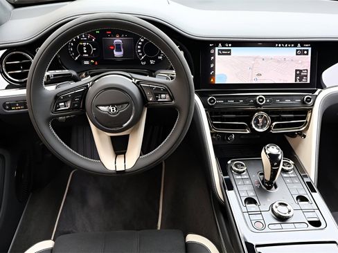 New 2025 Bentley Flying Spur Plug-In Hybrid image 17