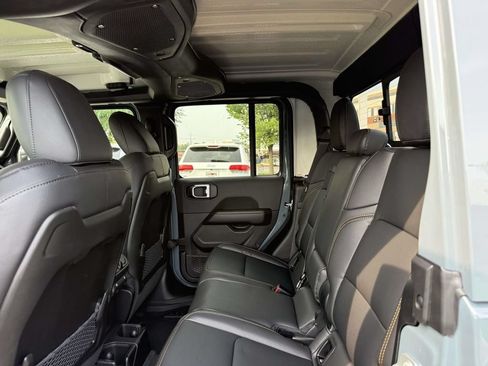 New 2026 Jeep Gladiator Sport AWD/4WD image 17