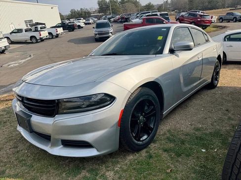 Used 2019 Dodge Charger SXT w/ Leather Interior Group image 7