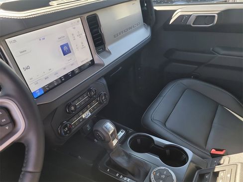 New 2025 Ford Bronco Outer Banks image 19