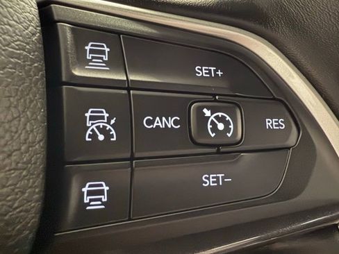 Used 2022 Jeep Grand Cherokee Altitude image 31