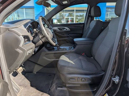 Used 2023 Chevrolet Traverse LT image 10